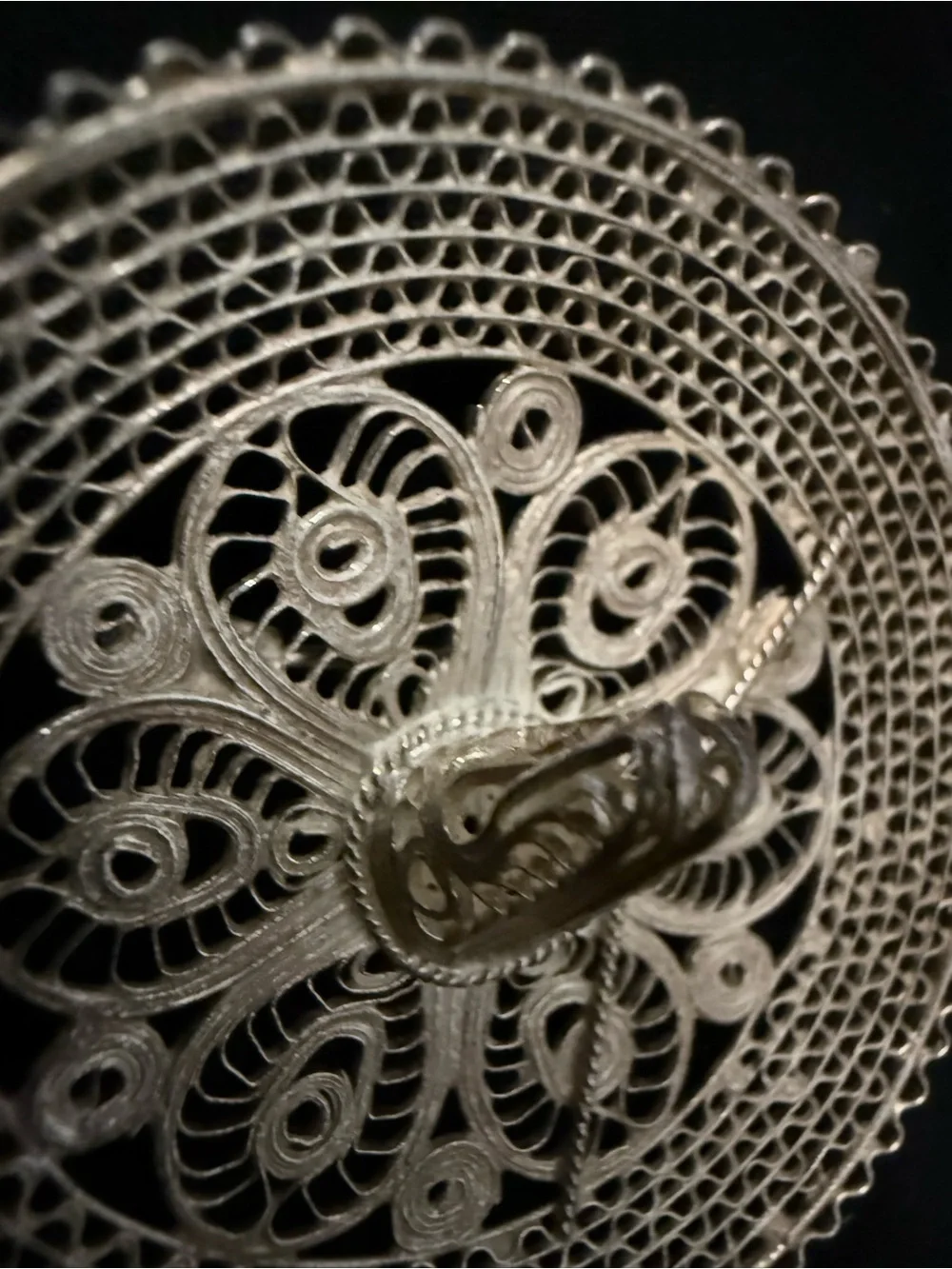Vintage Mexican sombrero sterling Silver Filigree‎ Round Brooch